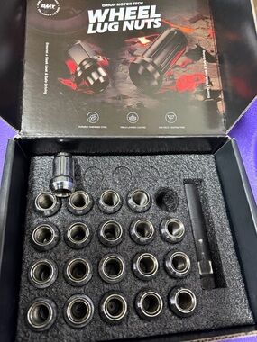 LOCKING WHEEL LUG NUTS M12X1.5MM THREAD PITCH FITS TOYOTA